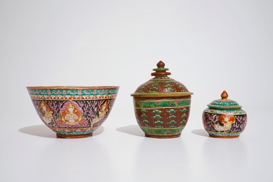 Un lot en porcelaine de Chine Bencharong pour le march&eacute; tha&iuml;, 19&egrave;me